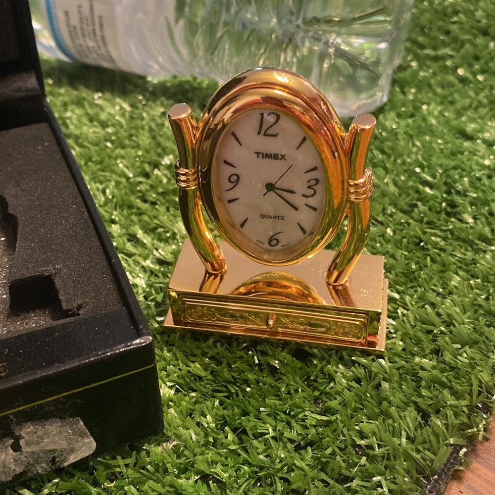 Timex clock - Picture 2 of 2